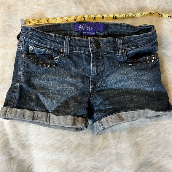 Miley Cyrus shorts - Picture 1 of 4
